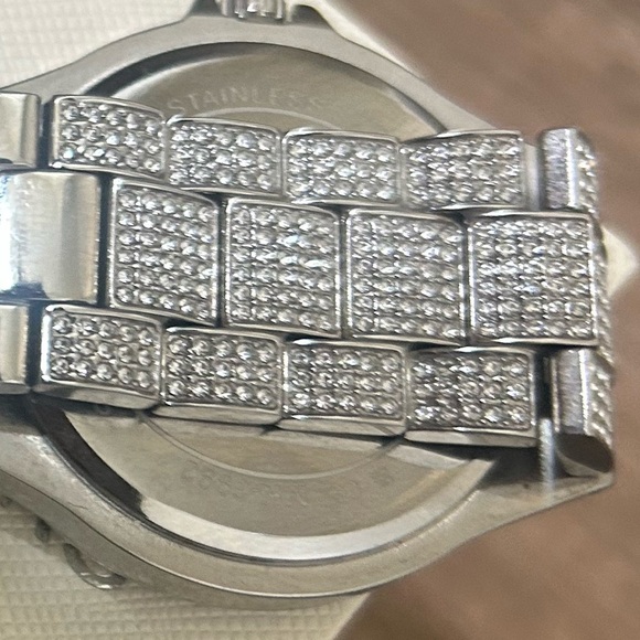 Michael Kors with box Pave Crystal soldout beautiful mint condition ladies watch - Picture 9 of 9